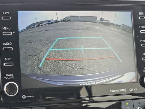 Used 2021 Toyota Highlander XLE image 10