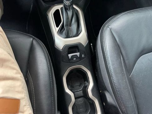 Used 2016 Jeep Renegade Limited FWD image 40