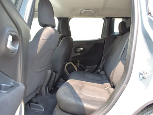 Used 2017 Jeep Renegade Latitude FWD image 14