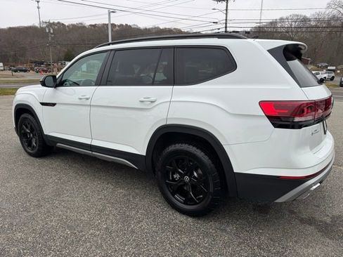 Certified 2025 Volkswagen Atlas Peak Edition SE image 7