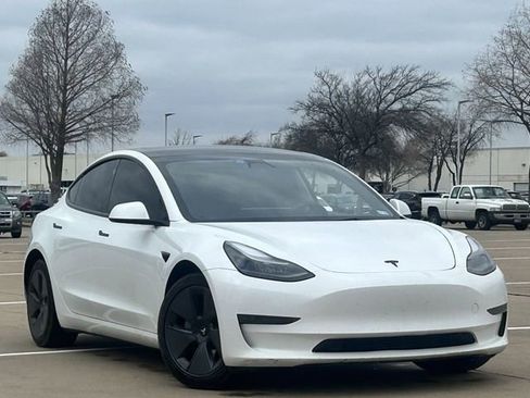 Used 2023 Tesla Model 3 Standard Range image 2