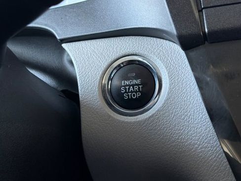 Used 2017 Toyota Sienna XLE FWD image 27