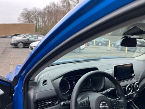 Used 2025 Nissan Sentra SV image 32