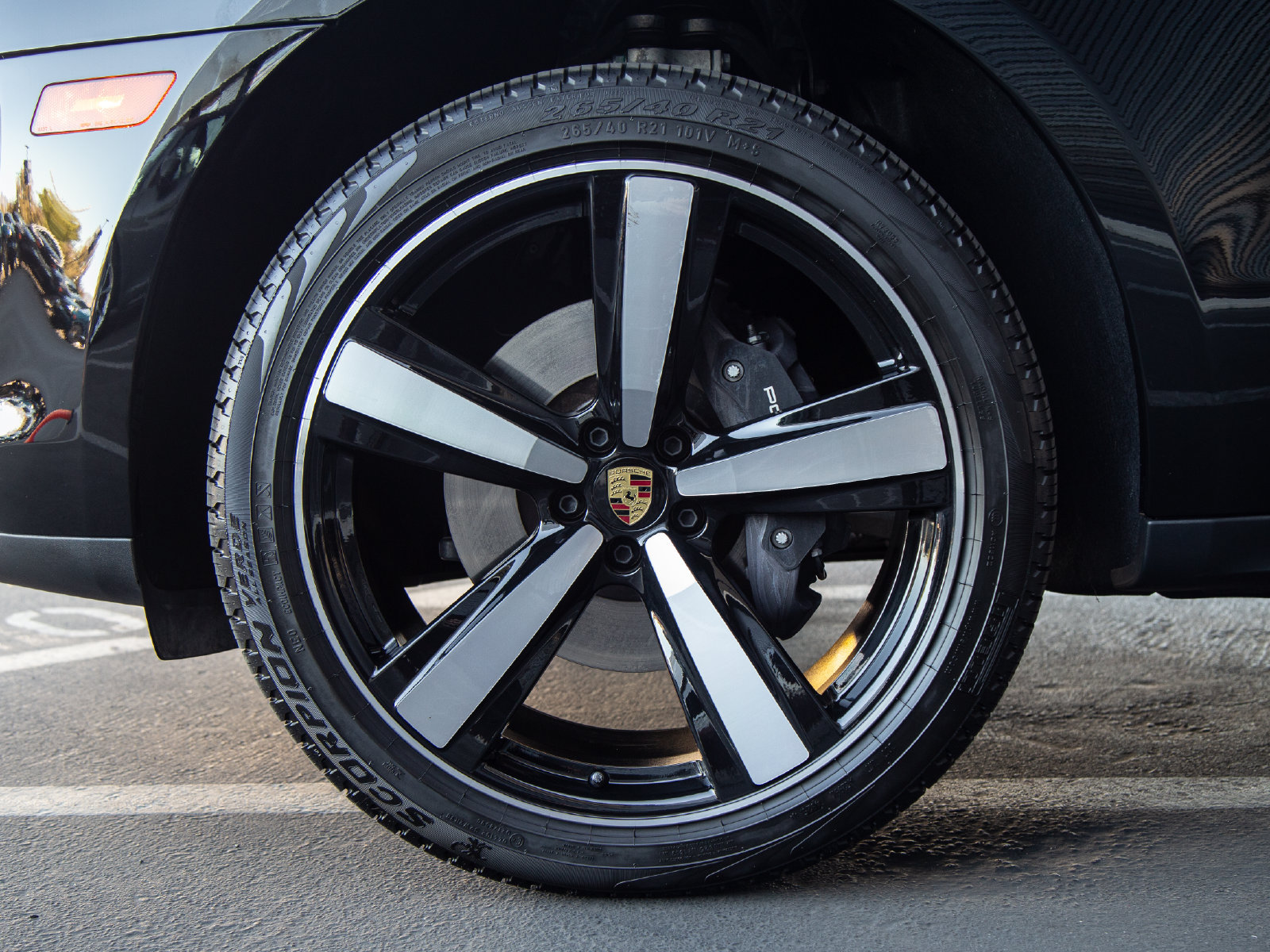 Certified 2026 Porsche Macan AWD/4WD image 12