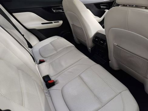 Used 2017 Jaguar F-PACE Prestige image 32