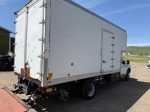 Used 2004 Ford F550 2WD Regular Cab Super Duty image 4