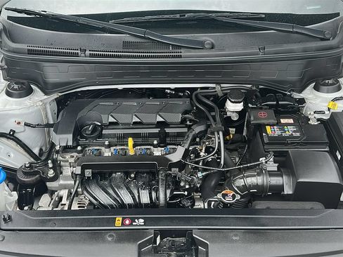 Used 2024 Hyundai Venue SEL FWD image 3