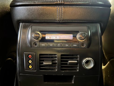 Used 2011 Cadillac Escalade EXT Premium image 33