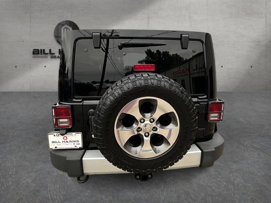 Used 2012 Jeep Wrangler Unlimited Sahara w/ Dual Top Group AWD/4WD image 7
