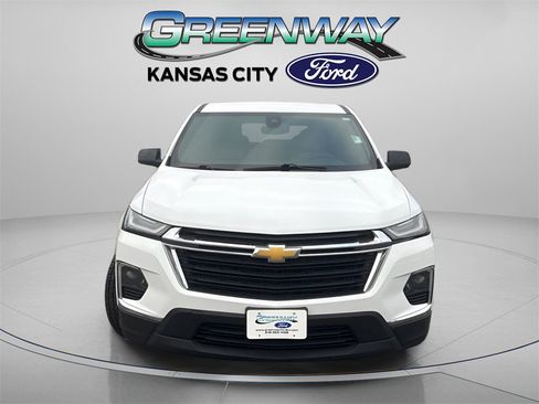 Used 2023 Chevrolet Traverse LS image 2