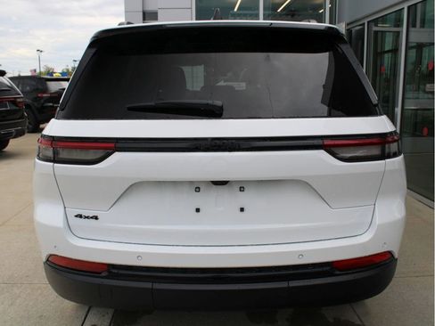 New 2025 Jeep Grand Cherokee Altitude image 7