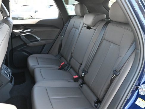 Certified 2025 Audi Q5 Premium w/ Convenience Package AWD/4WD image 18
