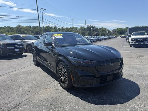 Used 2025 Ford Mustang Mach-E Premium AWD/4WD image 9