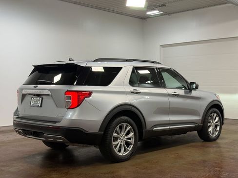 Used 2023 Ford Explorer XLT w/ Equipment Group 202A AWD/4WD image 4