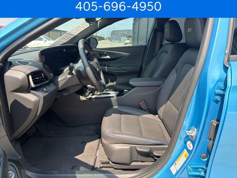 Used 2025 Buick Envista Sport Touring w/ Convenience II Package FWD image 11