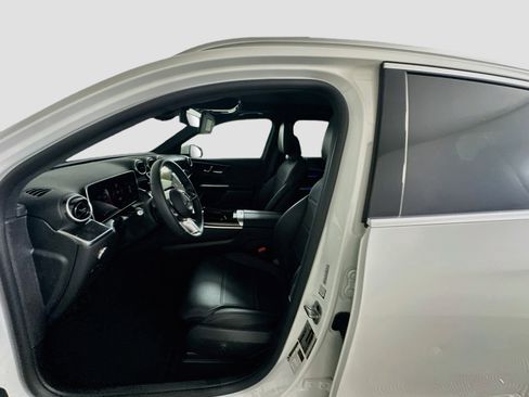 Used 2025 Mercedes-Benz GLC 300 image 13