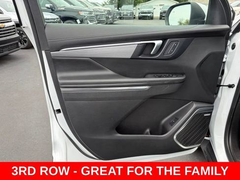 Certified 2025 Buick Enclave Preferred FWD image 12