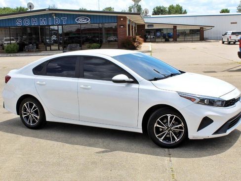 Used 2022 Kia Forte LXS w/ LXS Technology Package image 3