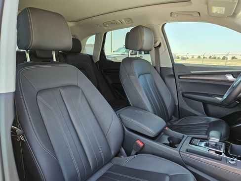 Used 2023 Audi Q5 Premium w/ Convenience Package image 30