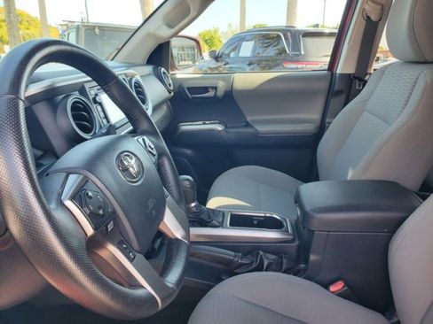 Used 2018 Toyota Tacoma SR5 image 10