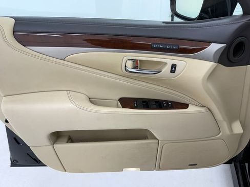 Used 2015 Lexus LS 460 AWD w/ Comfort Package image 30