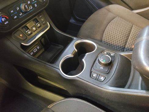 Used 2019 GMC Terrain SLE w/ Driver Convenience Package image 26