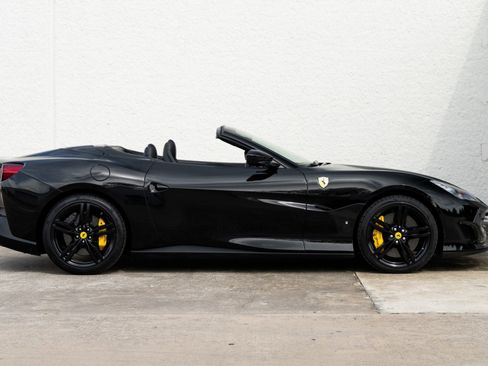 Used 2020 Ferrari Portofino image 3
