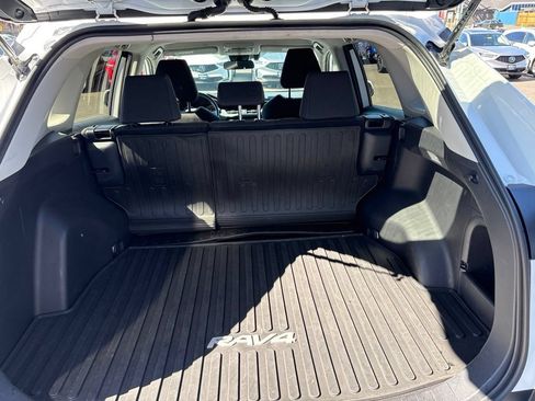 Used 2019 Toyota RAV4 LE w/ Carpet Mat Package AWD/4WD image 30