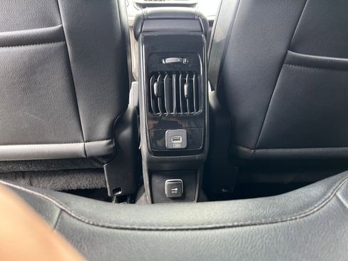 Used 2025 Jeep Compass Limited image 23