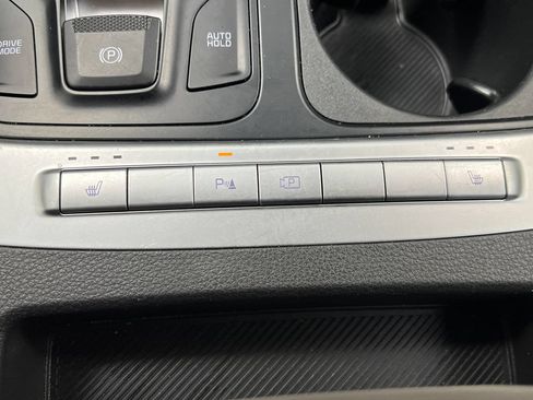 Used 2025 Kia Carnival FWD image 70