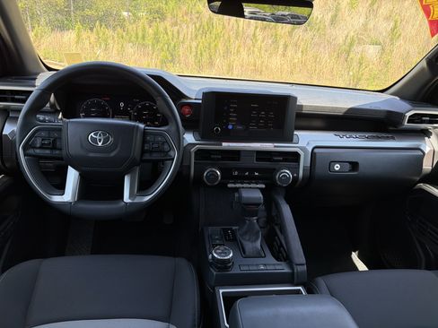 Used 2025 Toyota Tacoma TRD Off-Road AWD/4WD image 21