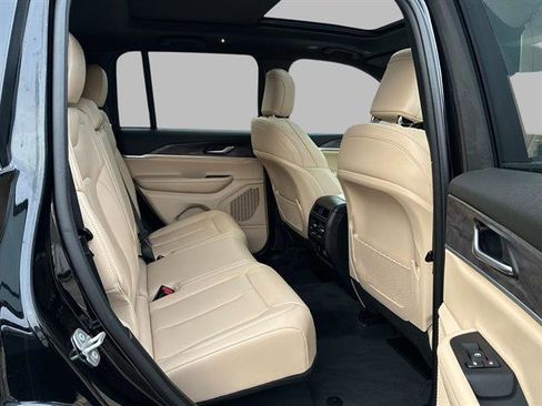 Certified 2023 Jeep Grand Cherokee Limited image 10