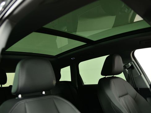 Certified 2025 Audi Q6 e-tron Premium w/ Convenience Package image 12