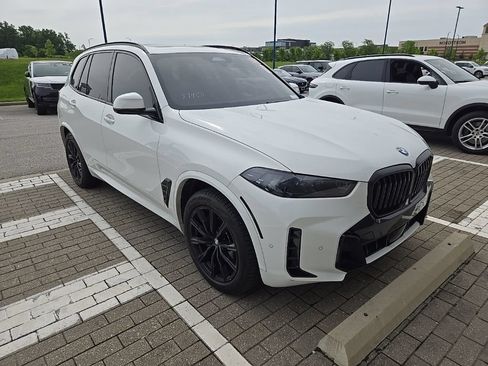 Used 2024 BMW X5 xDrive40i w/ M Sport Package AWD/4WD image 3