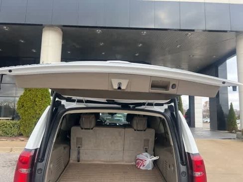 Used 2020 Chevrolet Suburban LT image 27