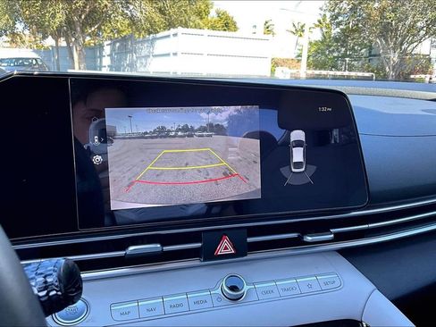 Used 2022 Hyundai Elantra Limited image 27