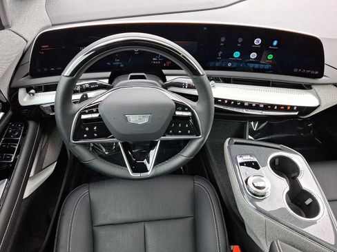 Certified 2025 Cadillac Optiq Sport 2 w/ LPO, Floor Liner Package AWD/4WD image 22