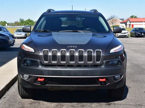 Used 2018 Jeep Cherokee Trailhawk w/ Cold Weather Group AWD/4WD image 11