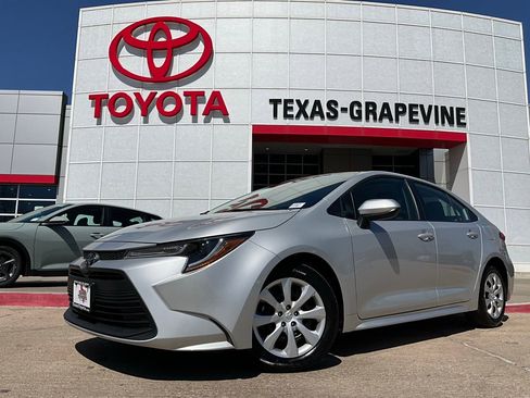 Used 2025 Toyota Corolla LE image 2