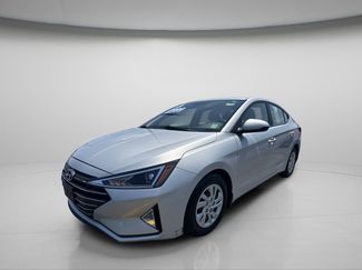 Used 2019 Hyundai Elantra SE w/ Winter Weather Package FWD video 1