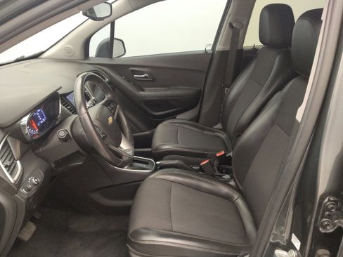 Used 2020 Chevrolet Trax LT w/ Driver Confidence Package FWD image 17