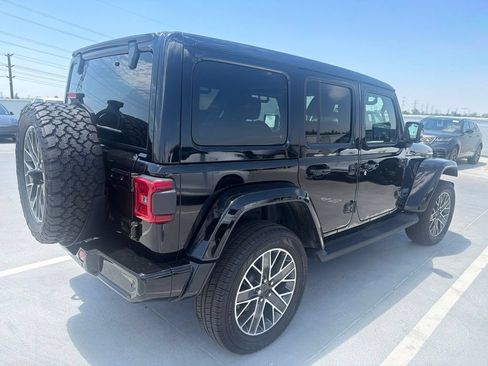 Used 2024 Jeep Wrangler High Altitude AWD/4WD image 3