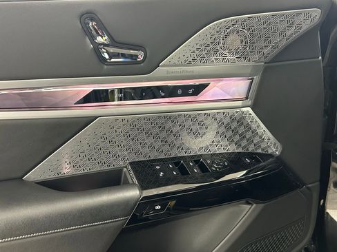 Used 2023 BMW 760i xDrive w/ Executive Package image 25