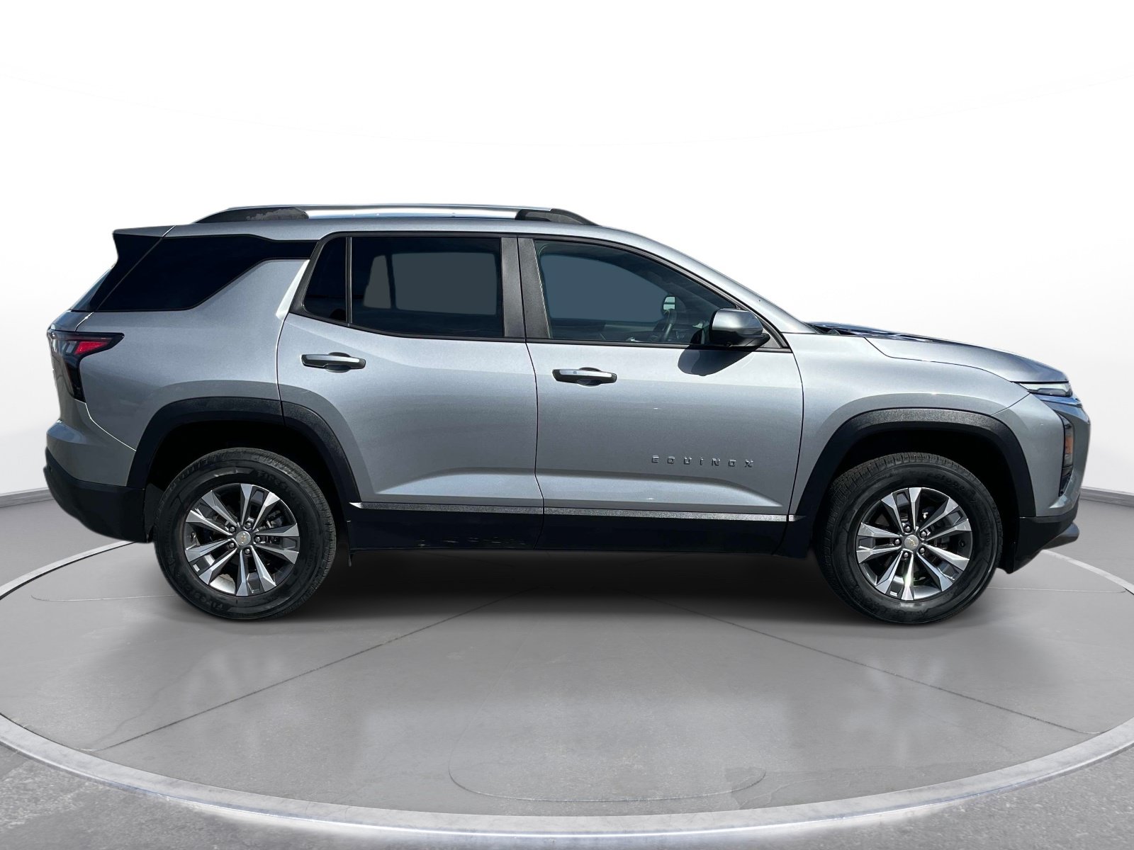 Used 2025 Chevrolet Equinox LT w/ Convenience Package II FWD image 3