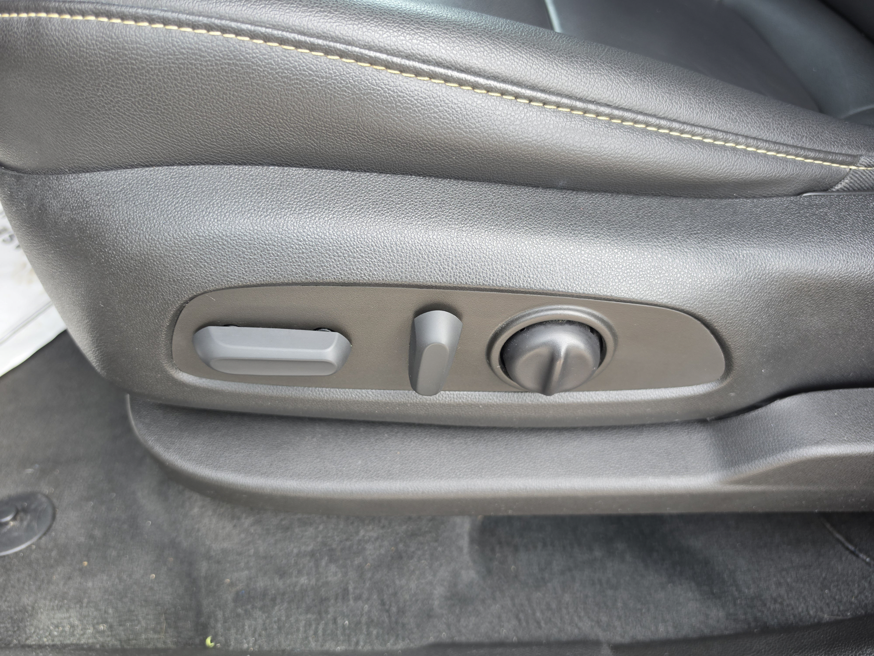 Used 2022 Chevrolet Traverse LT FWD image 27