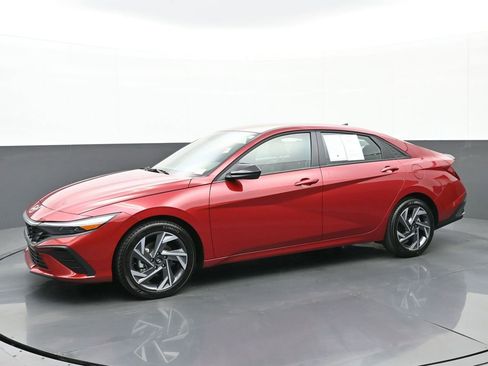 Certified 2025 Hyundai Elantra Sport image 7