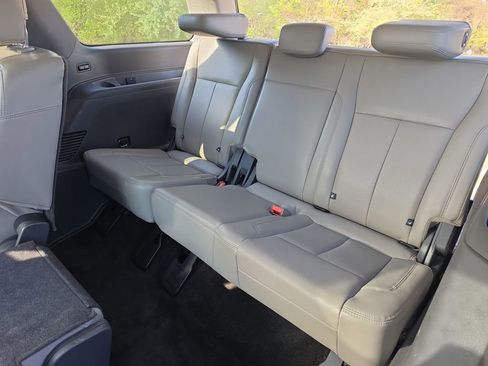 Used 2018 Ford Expedition XLT w/ Equipment Group 202A AWD/4WD image 8