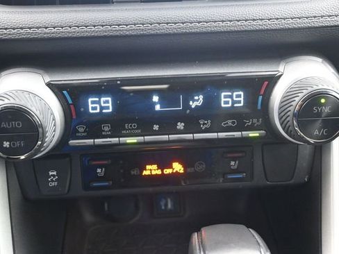 Used 2023 Toyota RAV4 Limited image 19