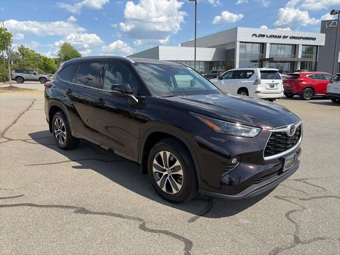 Used 2022 Toyota Highlander XLE image 5