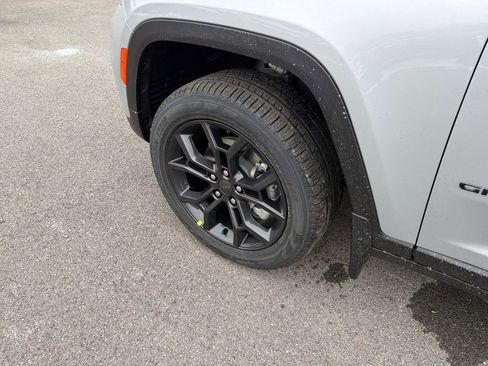 New 2025 Jeep Grand Cherokee Limited w/ MOPAR Finishing Package image 24